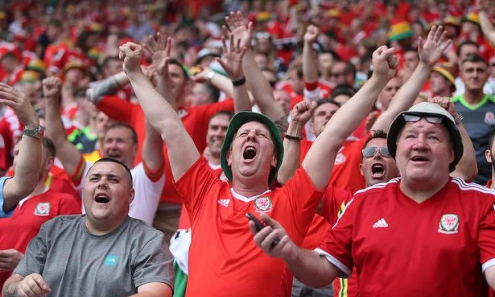 Αν παρακολουθείς πολύ ποδόσφαιρο κινδυνεύει η υγεία σου!